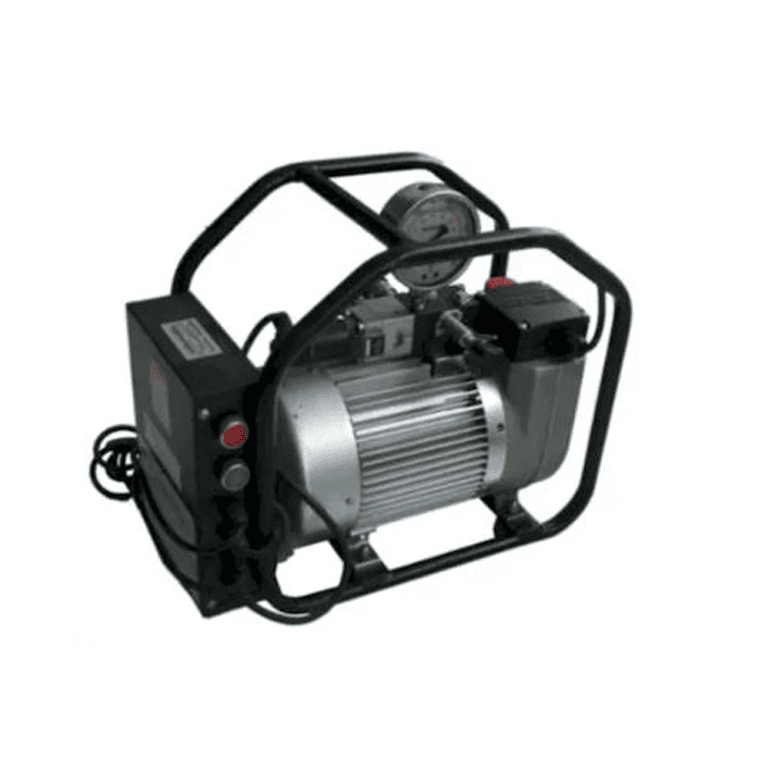 Насос із динамометричним ключем містить привід